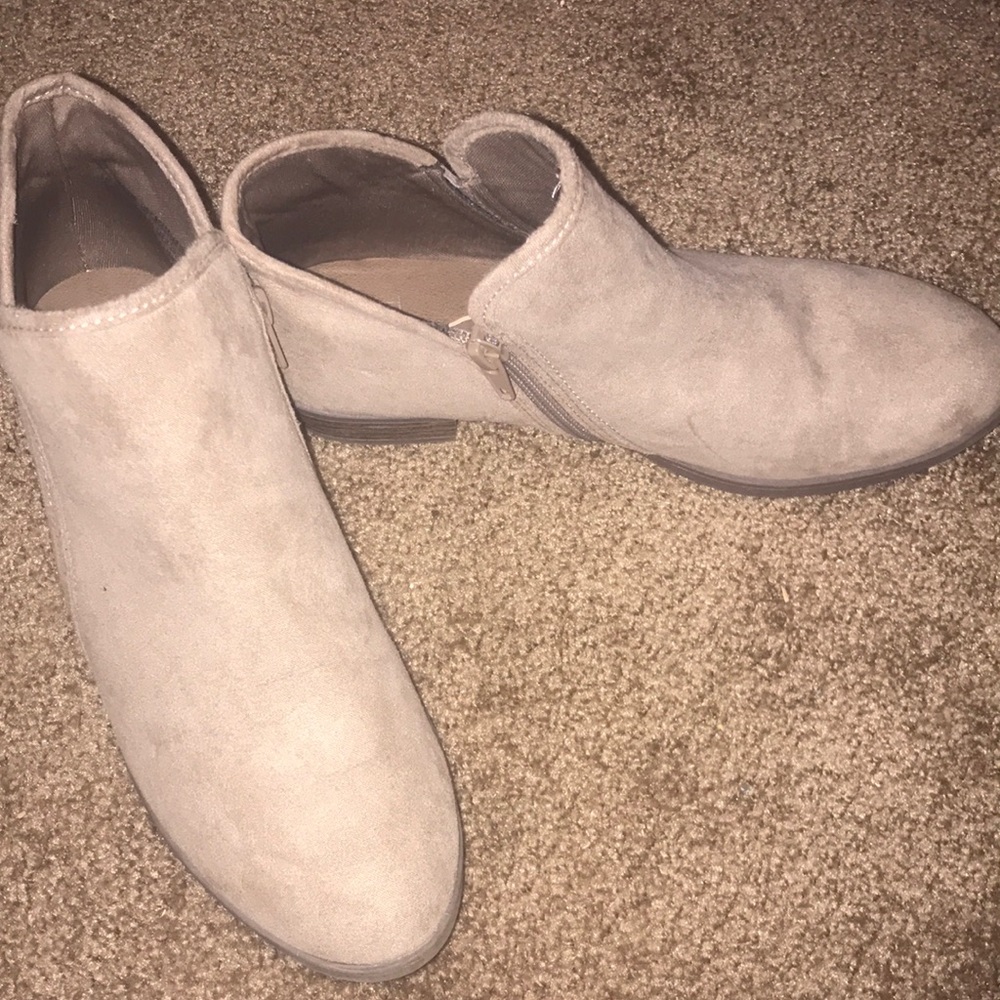 Time and tru low zipper boots